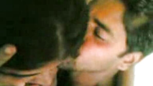 Η γεμάτη στήθος MILF κυρία είναι γαμημένη στο κεφάλι
