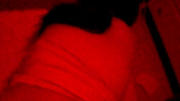 Τέσσερα λεσβιακά δάχτυλα στον κώλο της σέξι Αλίνα Γουέστ
