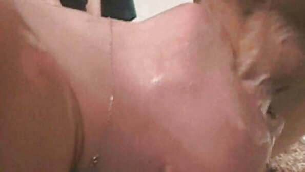 Η αξιολάτρευτη Euro cutie με καμπυλωτό σώμα απολαμβάνει το αισθησιακό πρωκτικό σεξ